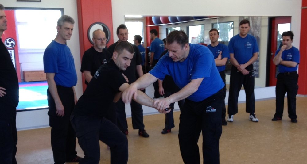 Krav Maga Self Protect Messerabwehr