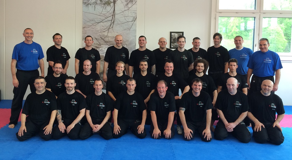 Krav Maga Instruktoren Pruefung Gruppenfoto
